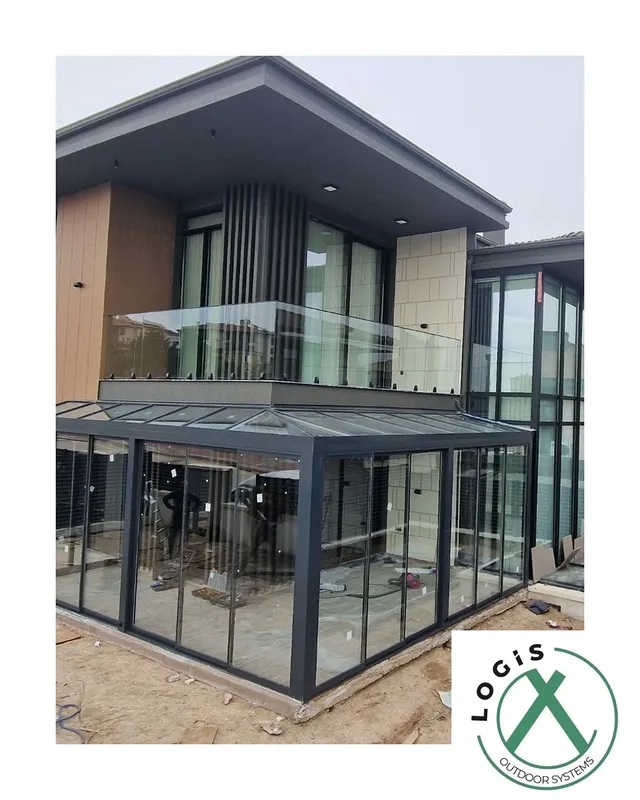 Pergola und Glas